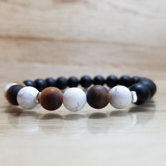 Black Onyx, Tiger Eye & Howlite Beaded Bracelet - Picture 2 of 7